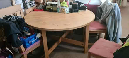 Photo of free Round table (Barking IG11) #1