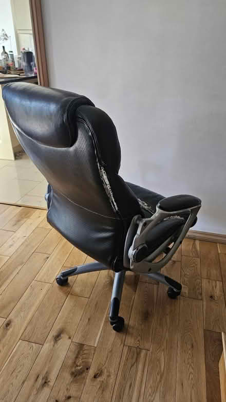 Photo of free desk chair (High barnet EN5) #3