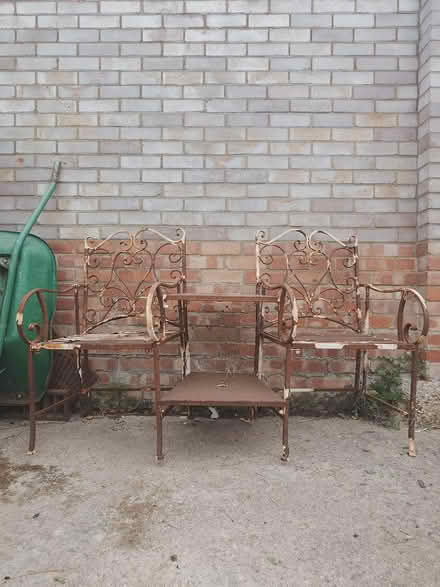 Photo of free Metal Garden Seat with Table (Garsington OX44) #2