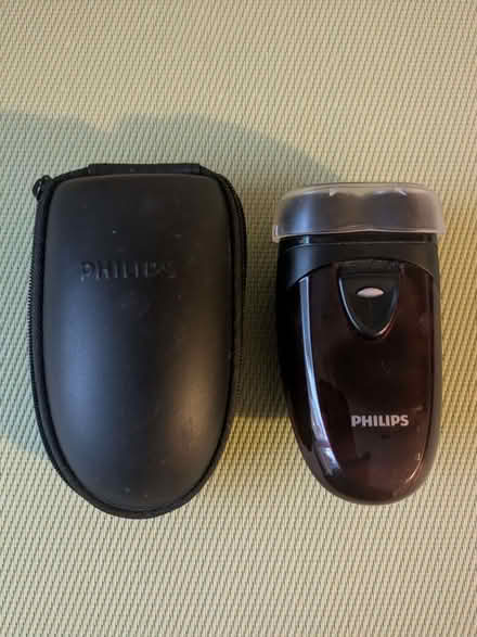 Photo of free Phillips Travel Razor with Case (Beulah Hill SE19) #1
