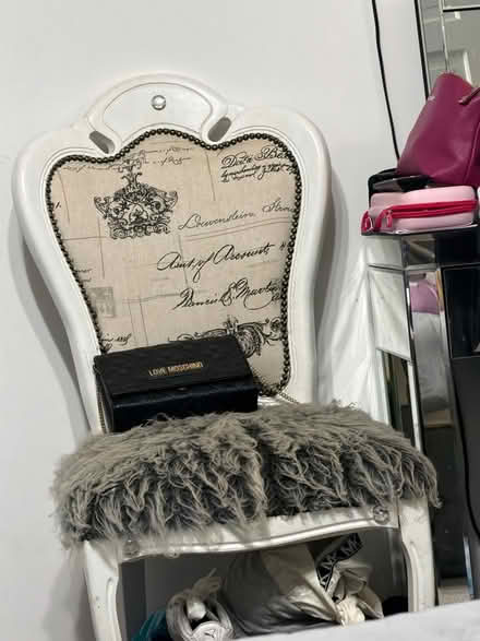 Photo of free FRER Glass desk AND MIRROW (Elm Park) #2