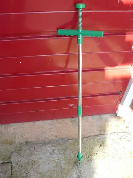 Photo of free Weed puller/twister/claw with spring handle (Kempsey WR5) #1