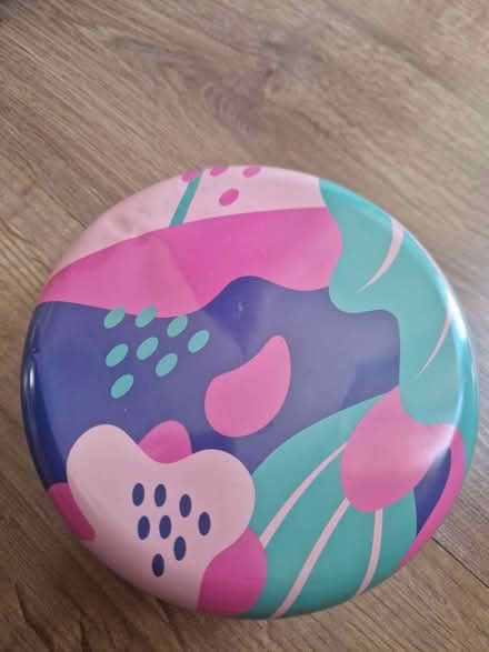 Photo of free Pretty tin (SE10) #1