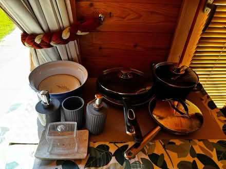 Photo of free Kitchen & Bathroom Items (TN2 3HT) #1