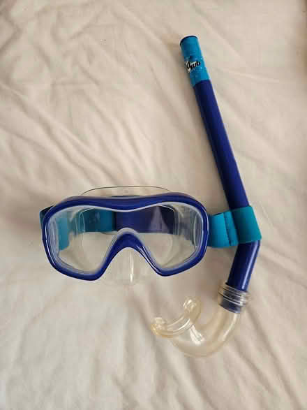 Photo of free Child's snorkeling mask (Hitchin SG4) #1