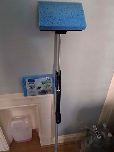 Photo of free Addis floor mop and spare head (High Brooms TN4) #1