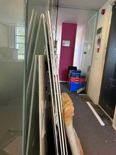 Photo of free 5 Mountable Whiteboards (W2 2ET) #2