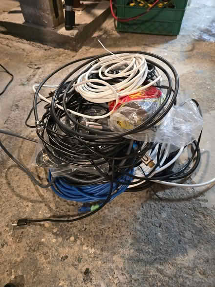 Photo of free all sorts of cables (Vanier north) #1