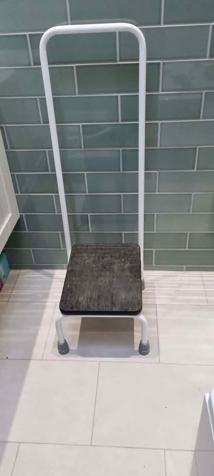 Photo of free step with grab rail (Royal Leamington Spa CV32) #1