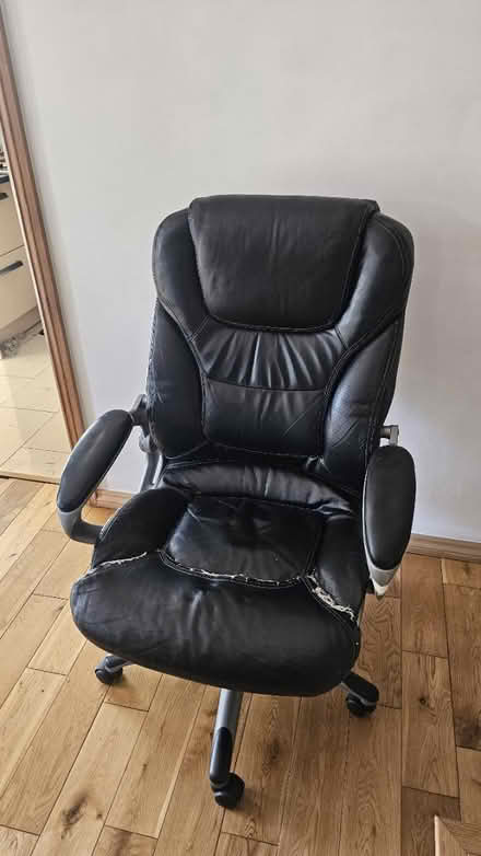 Photo of free desk chair (High barnet EN5) #1
