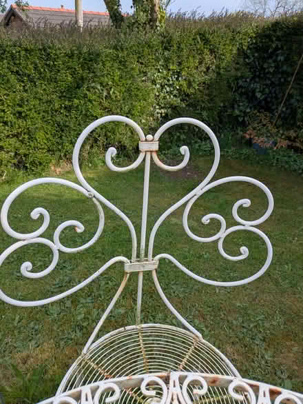 Photo of free Cream table and 2 chairs (Pant SY10) #4