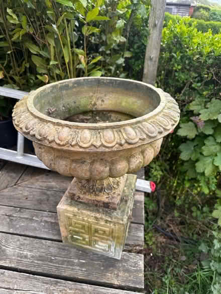 Photo of free Garden urn beautiful but cracked (Greystones S11) #4