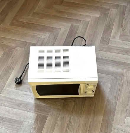 Photo of free Microwave (LS8 3QJ) #1