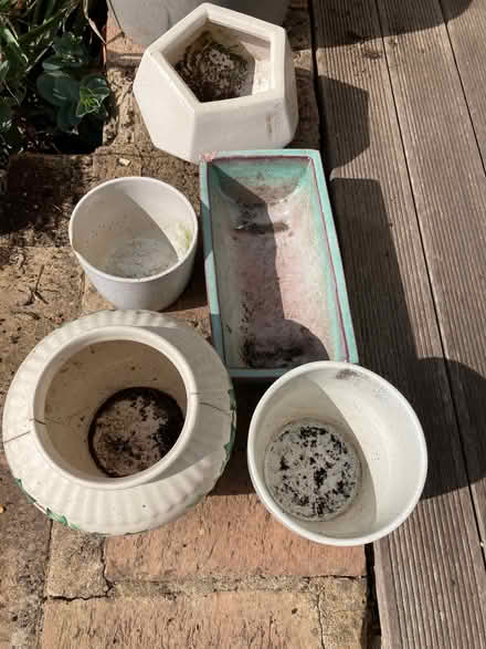 Photo of free 5 plant pots with cracks and chips (Southfields SW18) #1