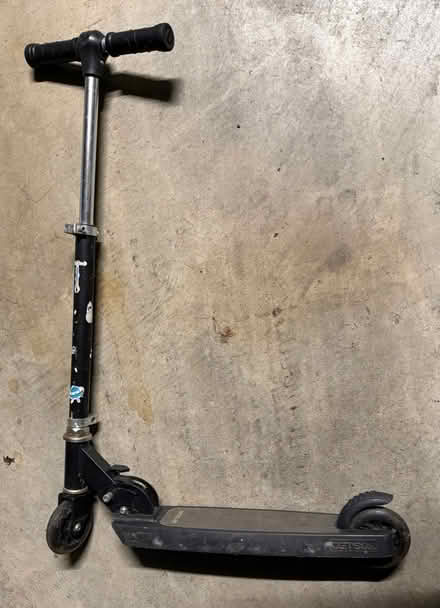 Photo of free Jetson razor scooter (1075 Valencia Avenue) #2