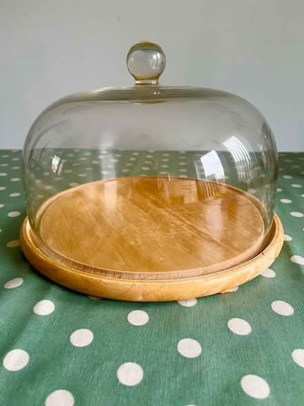 Photo of free Glass cheese dome and board (Abingdon) #1