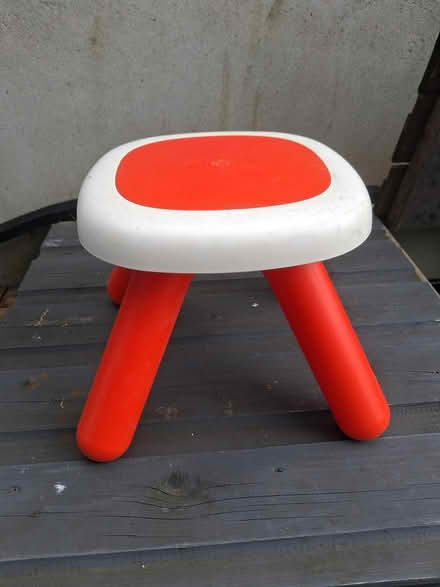 Photo of free Child's plastic seat (Rush) #1