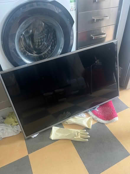 Photo of free 43 inch LG TV (Bayswater W2) #1
