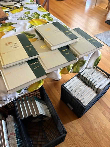 Photo of free World Book Encyclopedia 1964-91 (Elmwood Park) #2