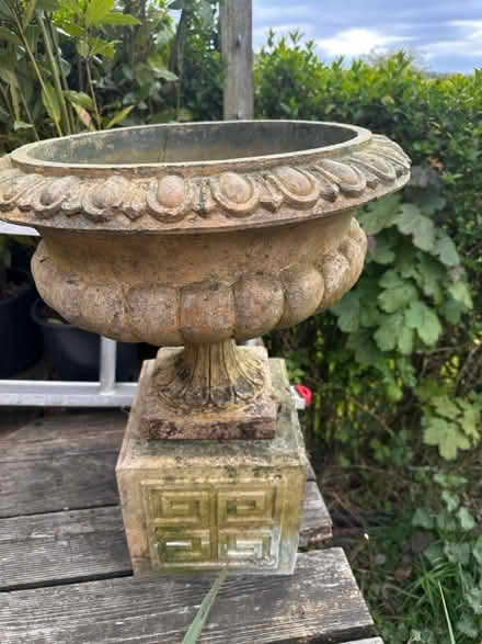 Photo of free Garden urn beautiful but cracked (Greystones S11) #1