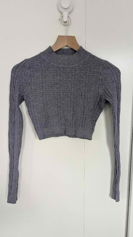 Photo of free Long sleeve crop tops (CR0) #4