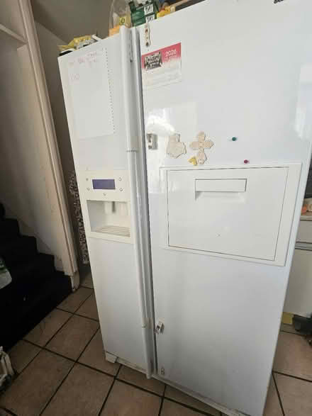 Photo of free American Fridge freezer (N16 Stoke Newington) #4