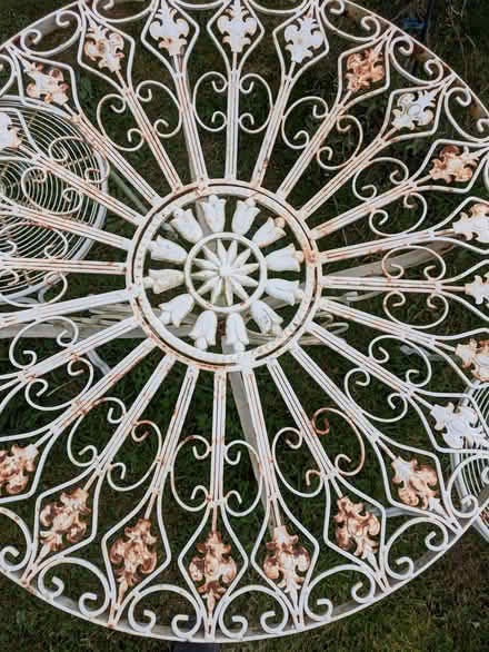 Photo of free Cream table and 2 chairs (Pant SY10) #3