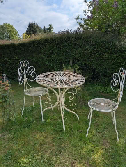 Photo of free Cream table and 2 chairs (Pant SY10) #1