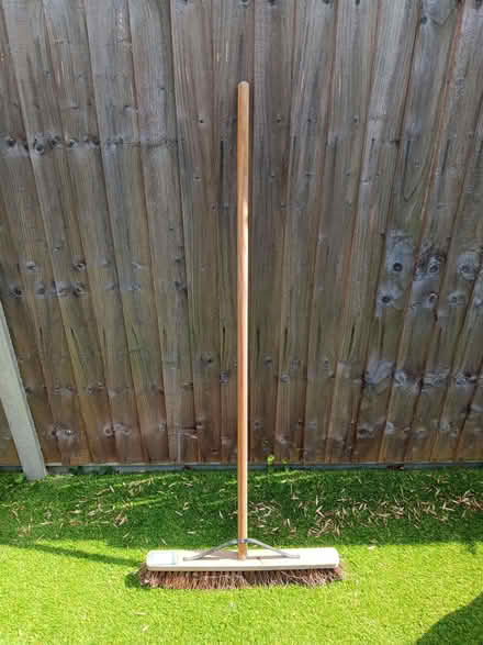 Photo of free Large broom (Ladywell SE13) #1