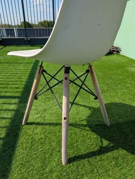 Photo of free 4x white chairs (CR4 1GB) #3