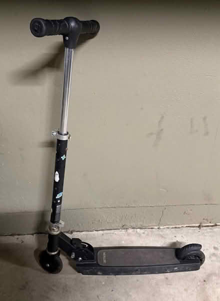 Photo of free Jetson razor scooter (1075 Valencia Avenue) #1