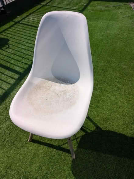 Photo of free 4x white chairs (CR4 1GB) #4