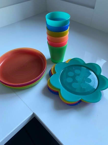 Photo of free Assorted plastic plates and cups (Heswall CH60) #1