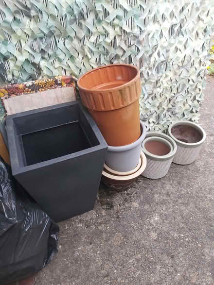 Photo of free Garden & indoor plant pots (Horsell GU21) #2