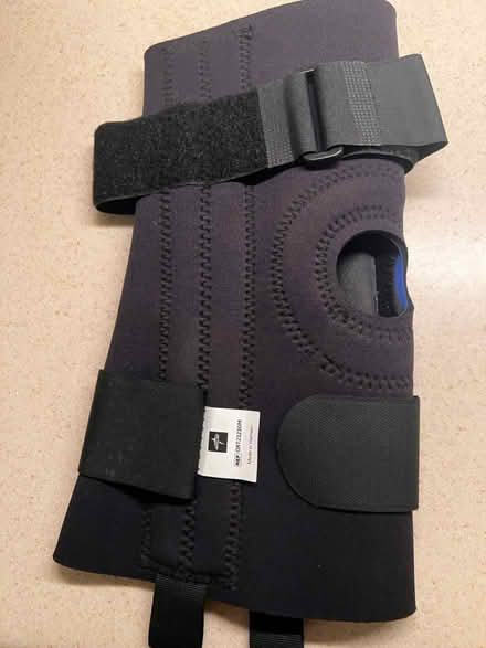 Photo of free Knee Braces: 1 MED, 1 Universal (Montclair) #1
