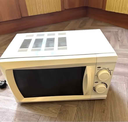 Photo of free Microwave (LS8 3QJ) #2