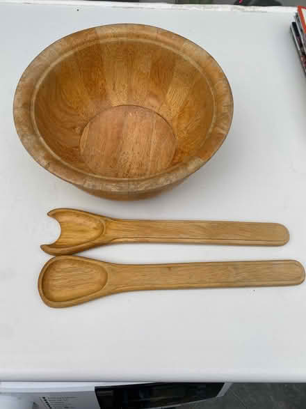 Photo of free Salad bowl and servers (Chalfont St Peter SL9) #1