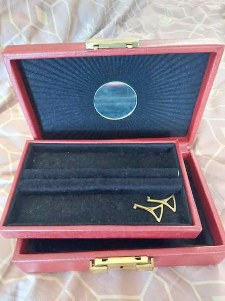 Photo of free Vintage jewellery box with keys (Wrose BD2) #2