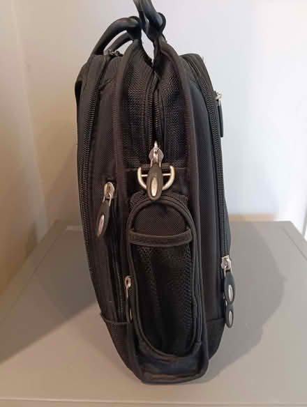 Photo of free Targus laptop bag (Napsbury AL2) #4