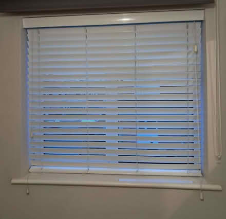 Photo of free white venetian blind (Hanworth TW12) #1
