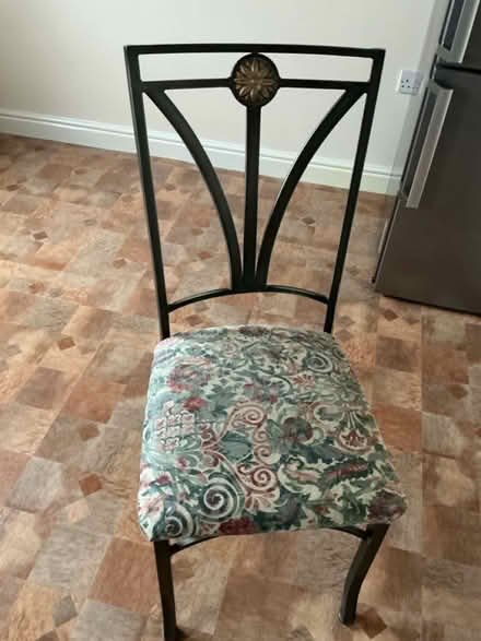 Photo of free Glass table and 6 chairs (WA13) #4