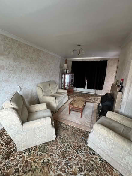 Photo of free Top quality three piece suite (Horspath OX33) #3