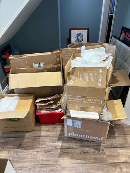 Photo of free Large boxes, bubble wrap and packing paper (Tinshill LS16) #1