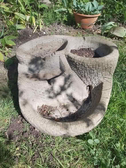 Photo of free Concrete planter (Tunbury Wood ME5) #2