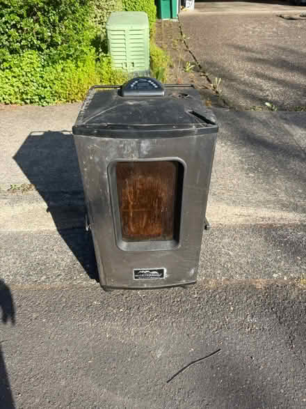 Photo of free Electric Smoker (Near Big Al’s in Tigard) #1