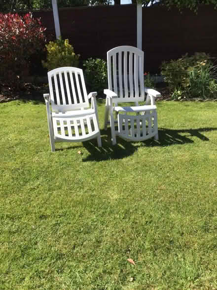 Photo of free 2 White plastic reclining garden chairs .they fold up (Dukinfield SK16) #1