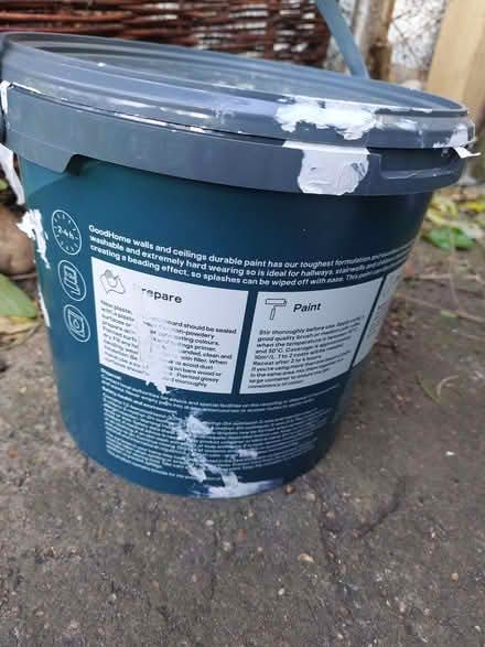 Photo of free White paint - Walls & Ceiling - 5lt (New Malden KT3) #1