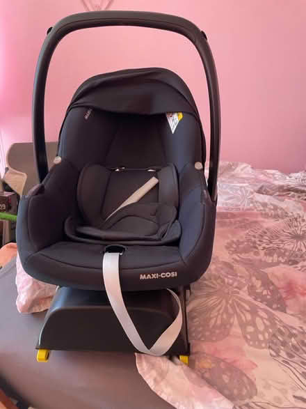 Photo of free Maxi-cosy baby seat with base (Biggin Hill TN16) #1