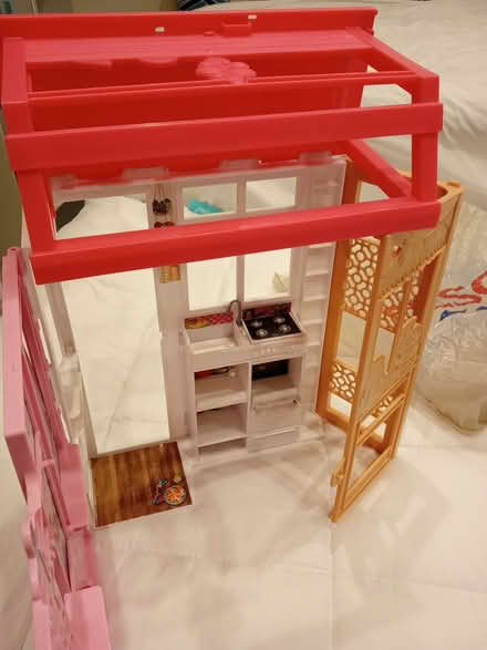 Photo of free Plastic doll house (Richmond TW9) #4