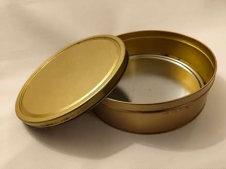 Photo of free Cake/biscuit tin (OX4 Rose Hill) #1